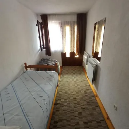 Almir Apartman *